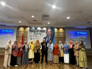 Salah Satu Trainer John Maxwell Team USA Hadir di Padang Berikan Pelatihan