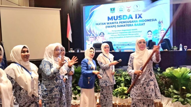 Hj Nurmidalmi,SE Terpilih Sebagai Ketua Umum IWAPI Sumatera Barat 2026-2031